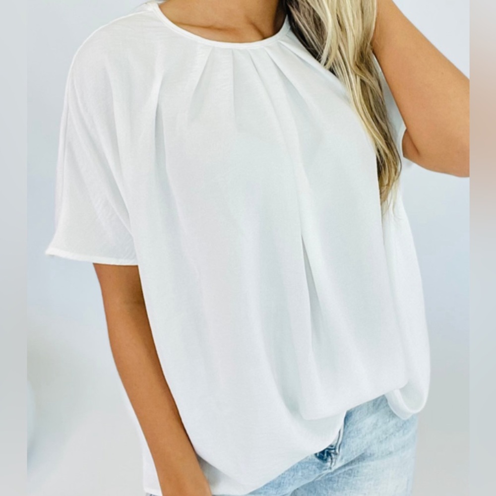 NWOT - GeeGee - Off-White Pleated Short Sleeve Top/ Blouse - Woman's Size 3XL